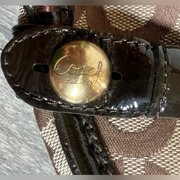 Coach Hellen 'C' logo driving buckle loafers in brown canvas/patent. Size 8.5 - Picture 5 of 9